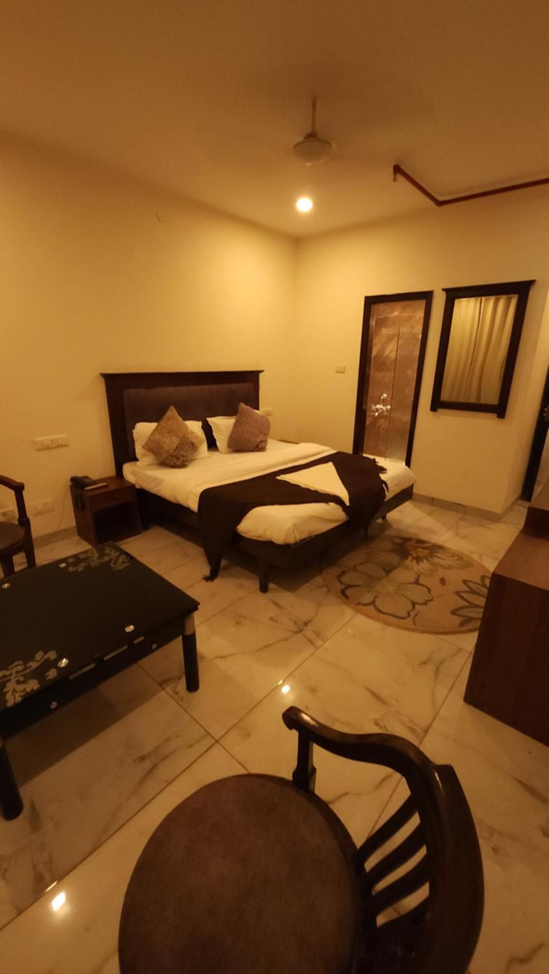 Hotel Bliss Stay Chandīgarh Exterior foto